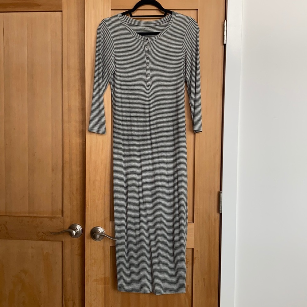 Pea in the Pod gray and black midi dress
